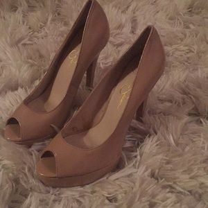 Jessica Simpson nude pumps